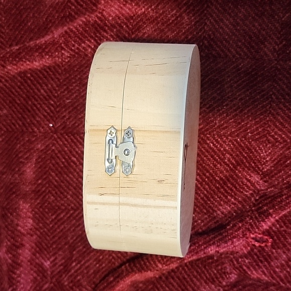 Butterfly semi-colon pyrography box - Picture 2 of 7